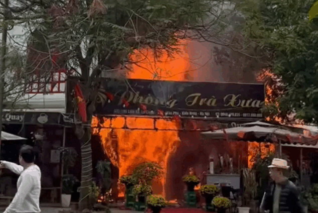 Cháy quán cà phê trong khu biệt thự liền kề ở Hà Nội