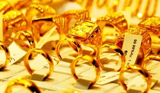 Giá vàng lên xuống thất thường, chuyên gia cảnh báo