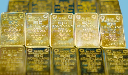 Giá vàng chiều nay 7/2: Vàng SJC, nhẫn tròn trơn đi ngang