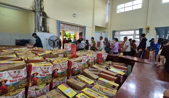 Sở Công Thương TPHCM trao quà Tết cho 800 hộ dân ở xã Cần Giờ