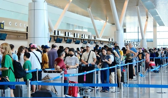 Sân bay Tân Sơn Nhất chính thức bước vào cao điểm Tết