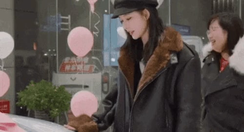 Nữ diễn viên thưởng Tết bằng ôtô cho nhân viên