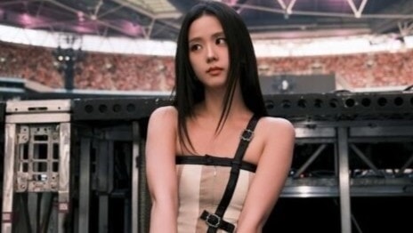 Jisoo gây tranh cãi