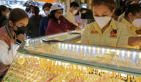 Cuối ngày 7-2, giá vàng miếng SJC cao hơn giá vàng thế giới 22 triệu đồng/lượng