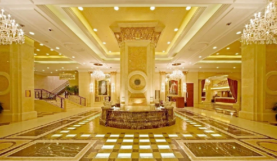 Thấy giá vàng tăng, khách sạn liền dỡ gạch dát vàng đem bán "bỏ túi" 333 tỷ đồng