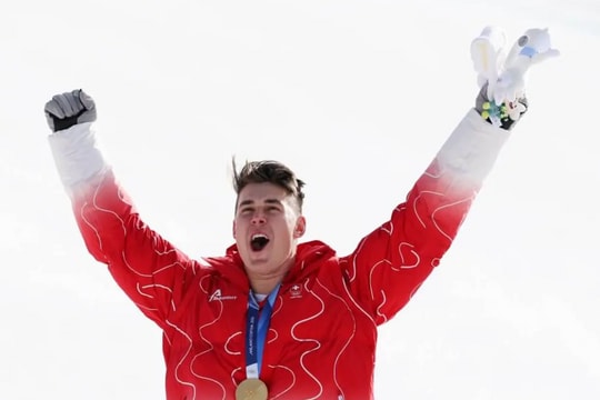 Vận động viên đầu tiên giành HCV Thế vận hội Mùa đông 2026 là ai?