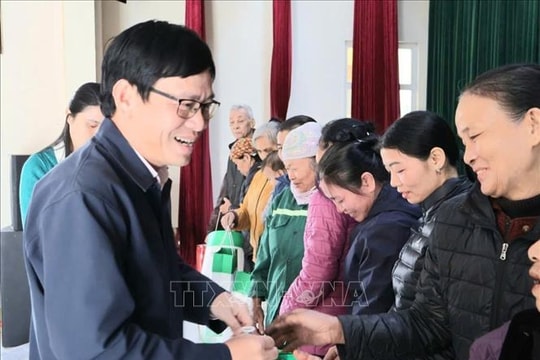 Chăm lo Tết cho các hộ nghèo, gia đình chính sách