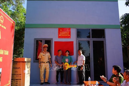 Xuân mới lại về trên vùng rốn lũ