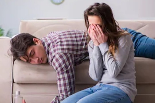 Anh trai chồng thường xuyên đến nhà tôi ngủ khi say rượu