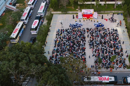 PVOil đưa 1.000 sinh viên về quê đón Tết