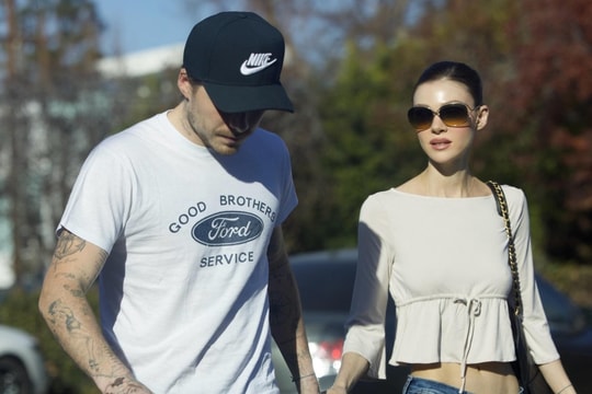 Brooklyn Beckham xóa hình xăm gia đình