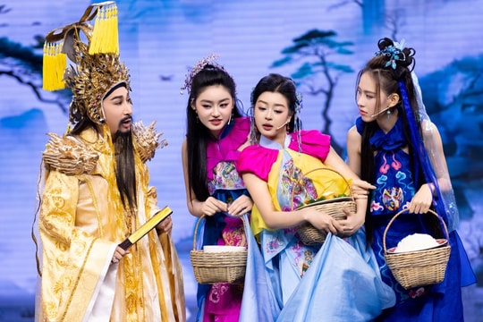 Hoa hậu, á hậu diễn 'Táo Xuân' cùng nghệ sĩ gạo cội