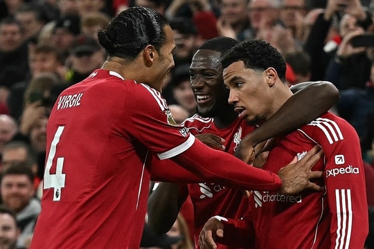 Van Dijk trần tình về sự sa sút của Liverpool