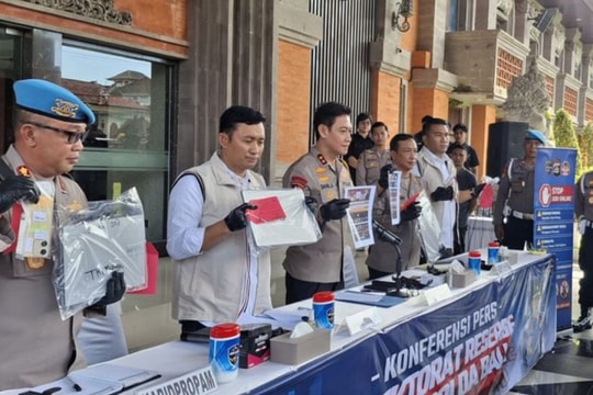 Indonesia phá ổ cờ bạc trực tuyến của người Ấn tại biệt thự Bali