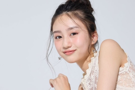 Sao 15 tuổi sụp đổ vì hình ảnh hút thuốc