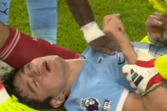 Sao Man City chấn thương ghê rợn, nguy cơ chấn động não