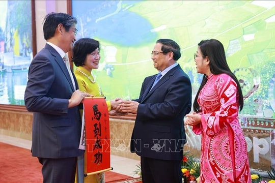 Thủ tướng và Phu nhân chủ trì chiêu đãi Đoàn Ngoại giao nhân dịp Tết cổ truyền Bính Ngọ