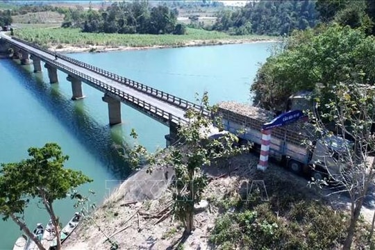 Cầu Đăk Pơ Kơ xuống cấp ảnh hưởng lớn đến vận chuyển nông sản tại Gia Lai