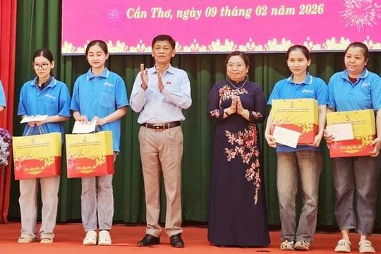 Trao hàng trăm phần quà Tết đến đoàn viên, người lao động ở Cần Thơ