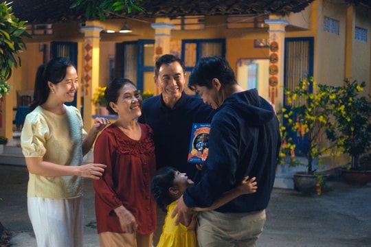 Niềm vui khi thấy cha mẹ mạnh khỏe dịp Tết