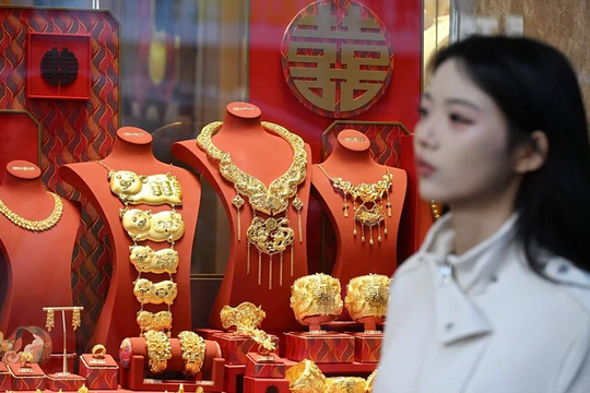 Người Malaysia có vàng cũng khó xoay được tiền