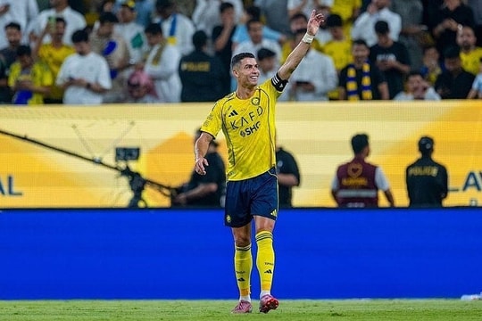 Huyền thoại Morocco: 'Ronaldo nên biết ơn Arab Saudi'