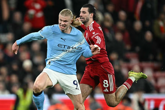 Haaland: 'Cứ công nhận bàn thắng, đừng rút thẻ đỏ'