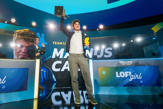 Carlsen lần thứ năm vô địch Speed Chess Championship