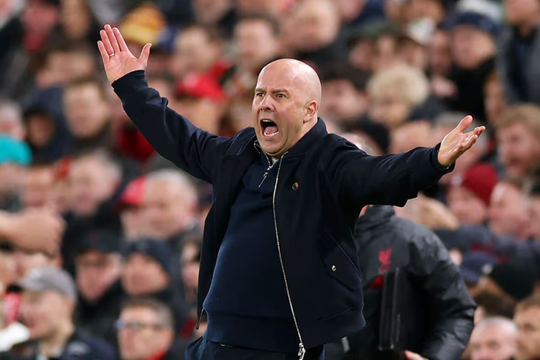 Slot chỉ trích trọng tài sau trận thua Man City