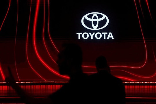Nhu cầu xe điện giảm, Toyota tăng sản lượng xe hybrid toàn cầu