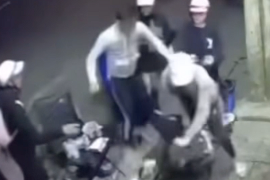 Thiếu niên 14 tuổi bị đánh tử vong do 'ghen tuông'