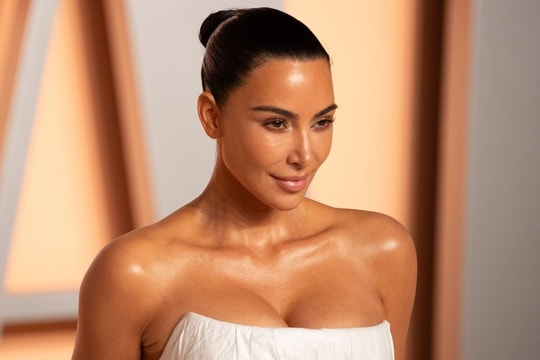 Kim Kardashian say đắm tay đua F1