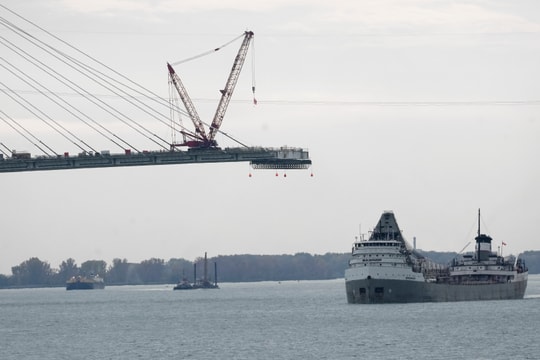 Ông Trump dọa dừng khánh thành cầu tỷ USD nối Mỹ - Canada