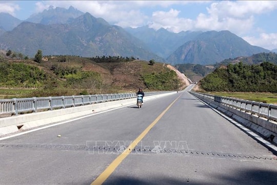 Gấp rút hoàn thiện các hạng mục tuyến nối cao tốc Nội Bài - Lào Cai với tỉnh Lai Châu