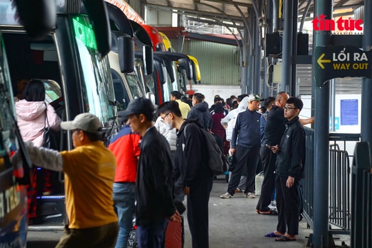 Hà Nội chống ùn tắc quanh các bến xe