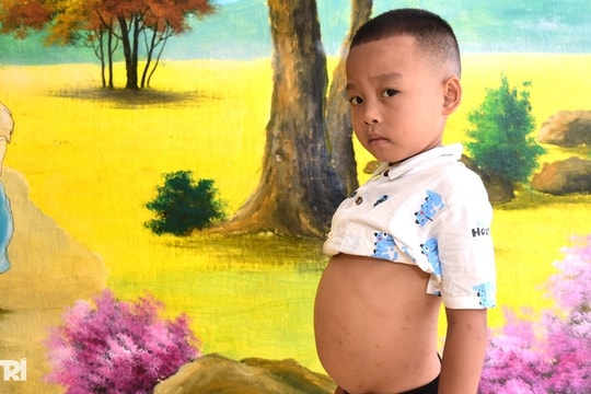 Mắc bệnh hiểm nghèo, bé trai vùng cao nguy cơ dang dở việc học