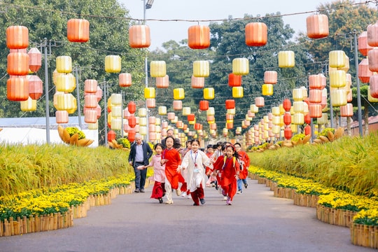 Đường hoa Tết lần đầu tổ chức trong Hoàng thành Thăng Long