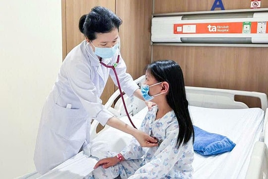 Bé 8 tuổi viêm họng do liên cầu khuẩn