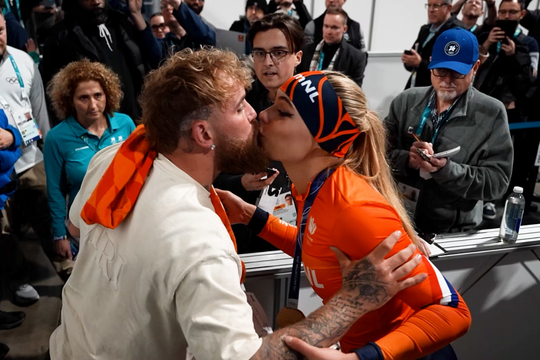 Jake Paul òa khóc khi hôn thê phá kỷ lục Olympic