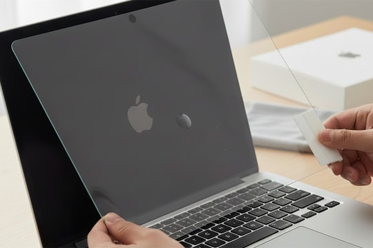 Có nên dán màn hình cho laptop?