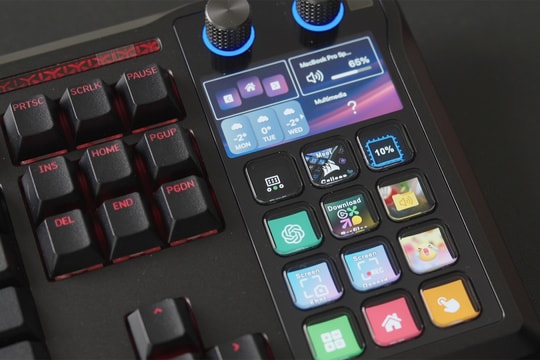 Bàn phím cơ có màn hình giá 9,2 triệu đồng