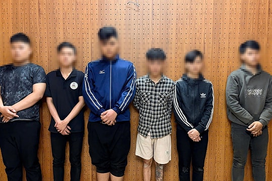 Nhóm teen chặn xe, đánh người giữa cầu vượt lúc rạng sáng