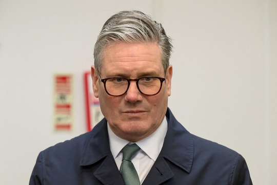 Thủ tướng Anh đối mặt sức ép từ chức vì cấp dưới dính líu hồ sơ Epstein