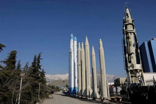 Iran tuyên bố không đàm phán về vấn đề tên lửa và theo đuổi vũ khí hạt nhân