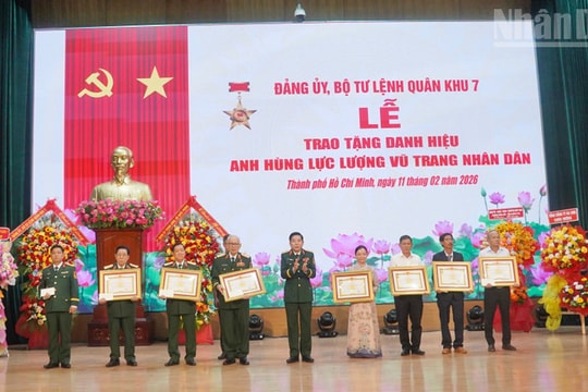 Phong tặng, truy tặng danh hiệu AHLLVTND cho 7 tướng lĩnh Quân đội