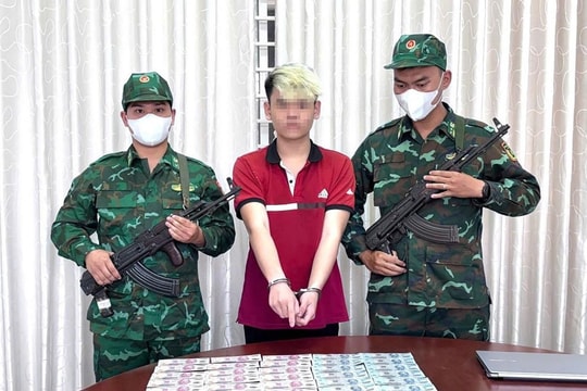 Thưởng nóng đơn vị chủ công triệt phá đường dây làm tiền giả