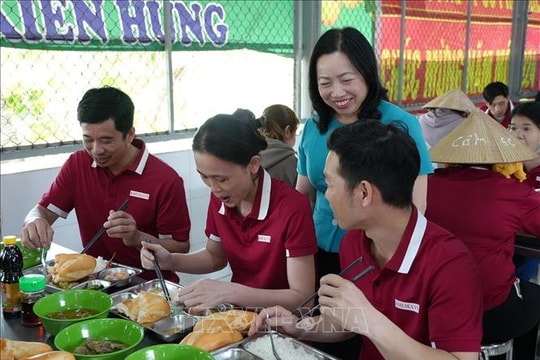 Trao yêu thương để mọi nhà đều có Tết