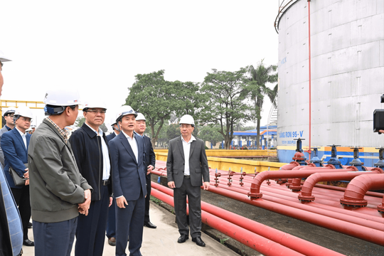 Kiểm tra việc cung ứng xăng dầu dịp Tết Nguyên đán Bính Ngọ 2026