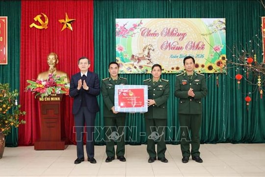 Giám đốc Học viện Chính trị Quốc gia Hồ Chí Minh thăm, tặng quà Tết tại Lai Châu