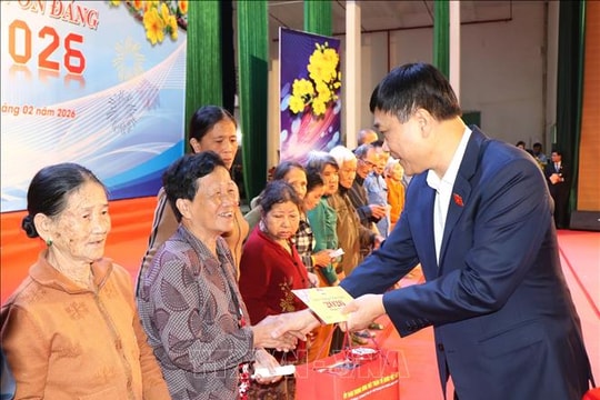 Phó Chủ tịch Quốc hội Vũ Hồng Thanh dự 'Tết sum vầy' tại Quảng Ngãi